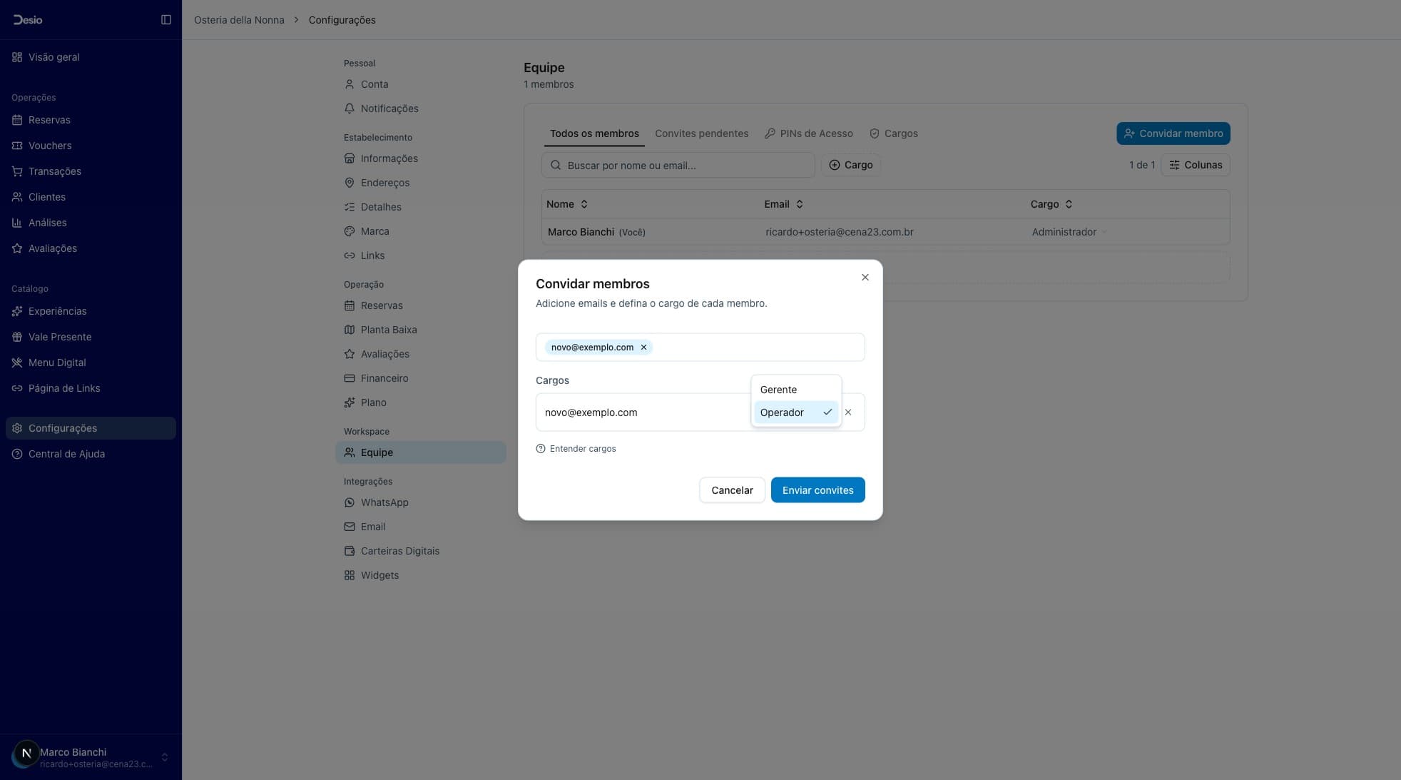 Dropdown de cargos exibindo as opções Gerente e Operador